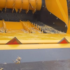 Image zoomée sur pailleuse avec pales démontables boulonnées et contour de turbine côté éjection en Hardox