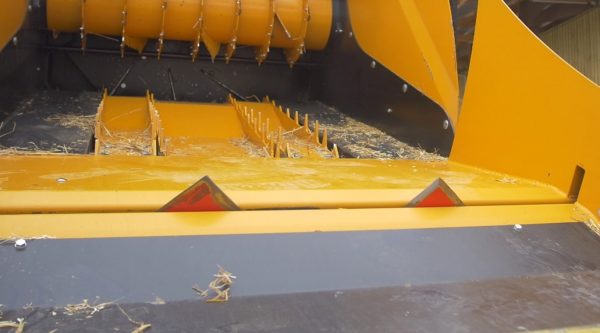 Image zoomée sur pailleuse avec pales démontables boulonnées et contour de turbine côté éjection en Hardox